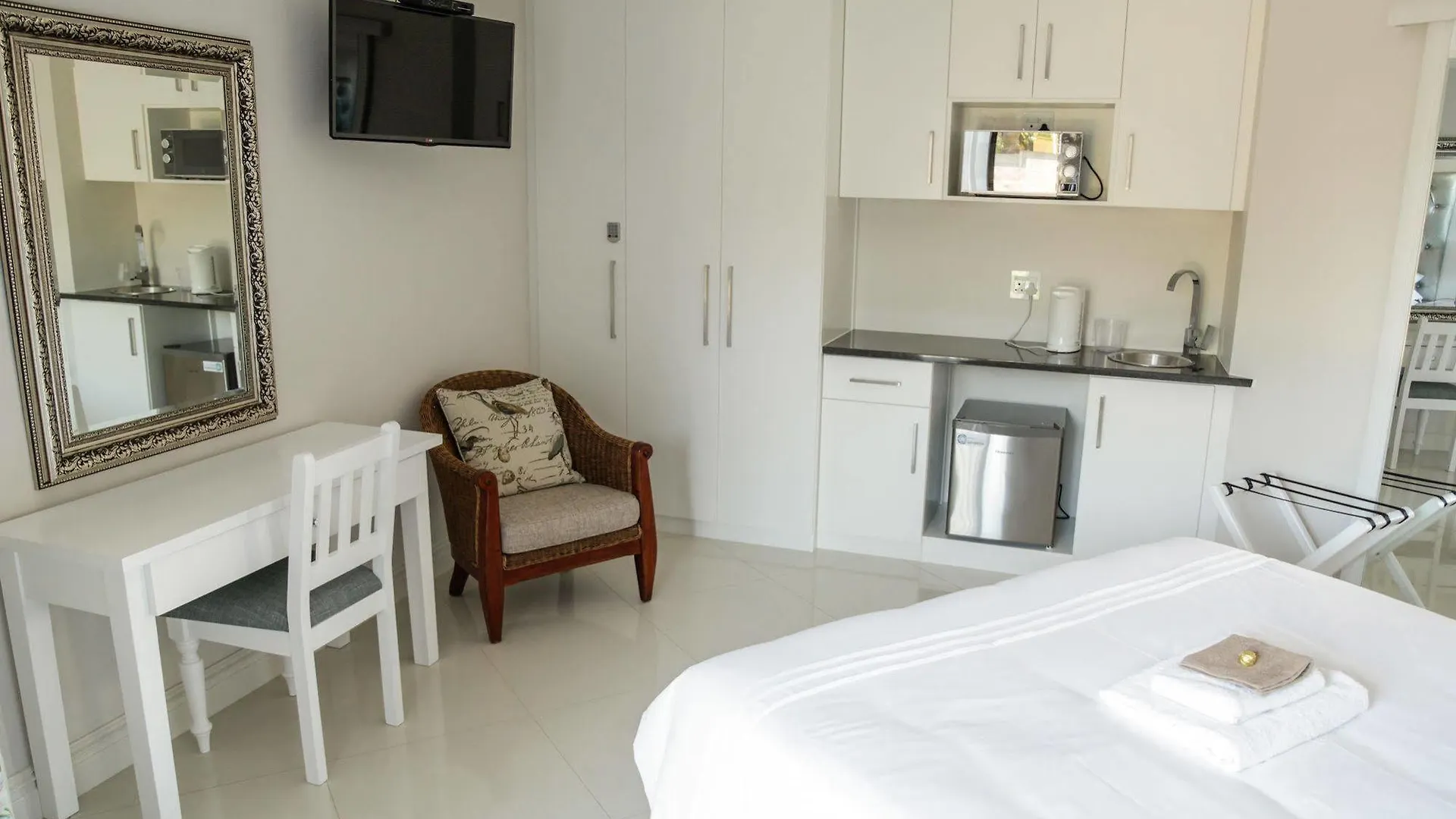 Hilltop Guesthouse Bellville