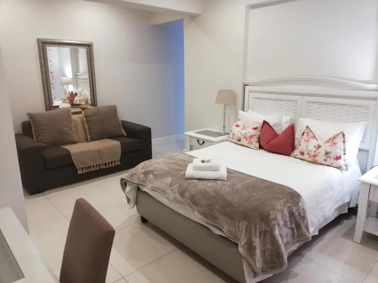 Hilltop Guesthouse Bellville Gasthof