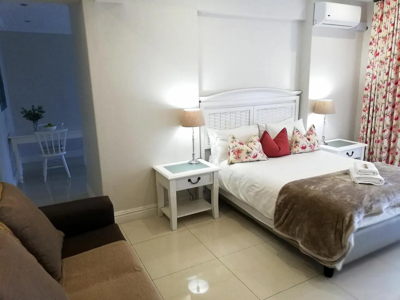 Hilltop Guesthouse Bellville Gasthof