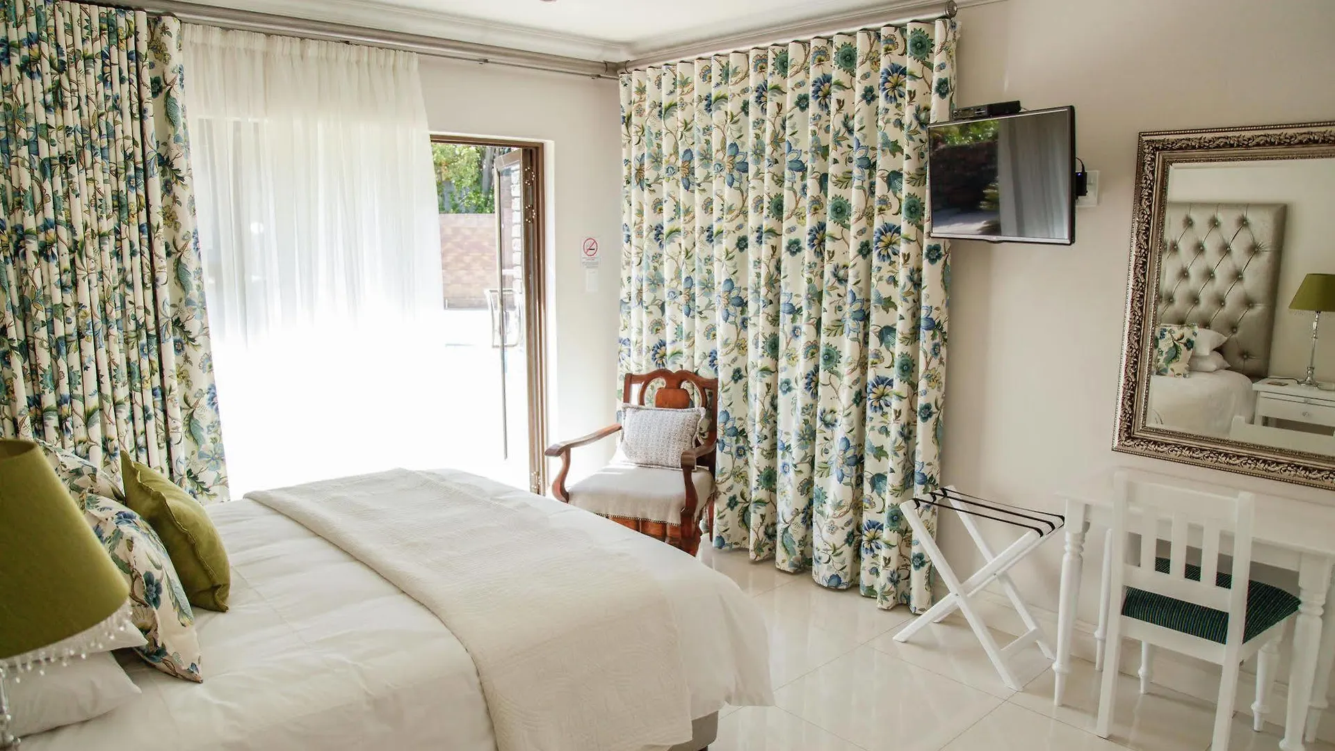Hilltop Guesthouse ベルビル 南アフリカ